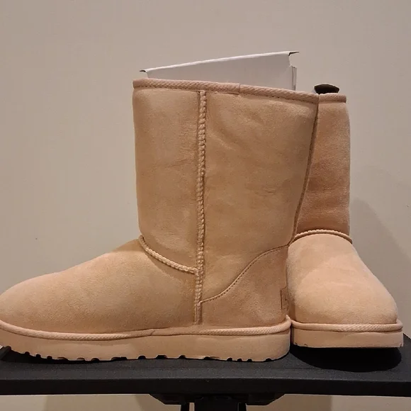 UGG Classic Short II with Amb Boots (Color: Creme) - Picture 8 of 16